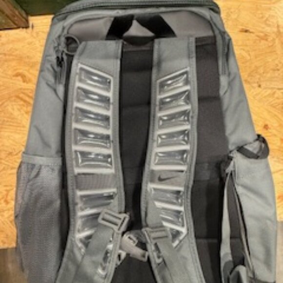 Nike Elite Gray Athletic Backpack - Picture 2 of 3